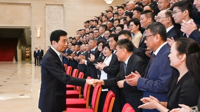 揚子江藥業(yè)集團董事長徐浩宇獲“優(yōu)秀中國特色社會主義事業(yè)建設(shè)者”稱號