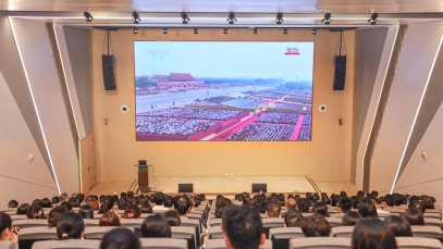 凝聚奮進力量，揚子江藥業(yè)集團組織集中收看九三閱兵盛況